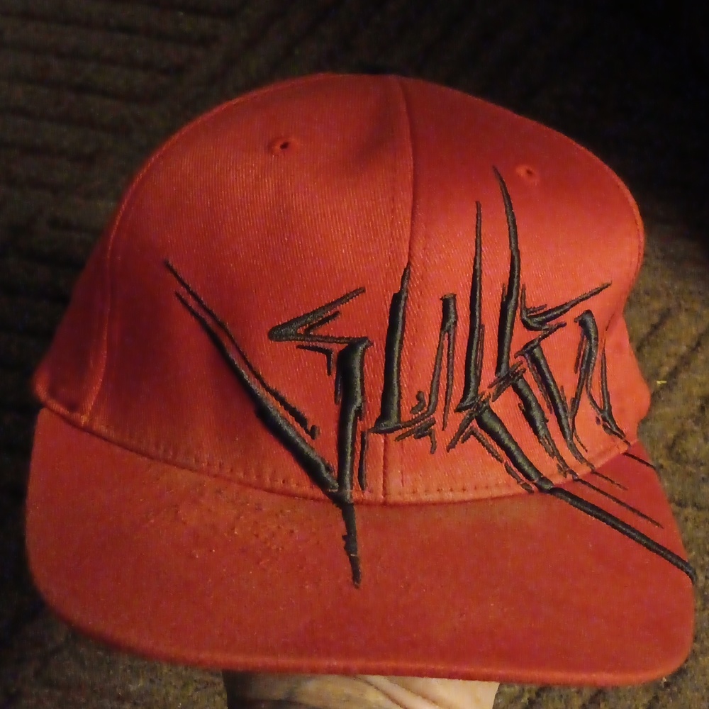 Sullen hat. Red. OSFA